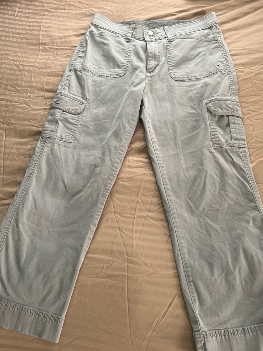Lee Men's Light Gray Relaxed Cargo Jeans